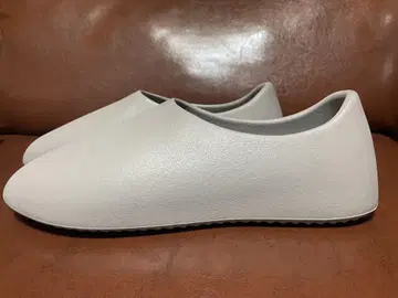 [미사용 새상품] YEEZY SL-01 US11 그레이