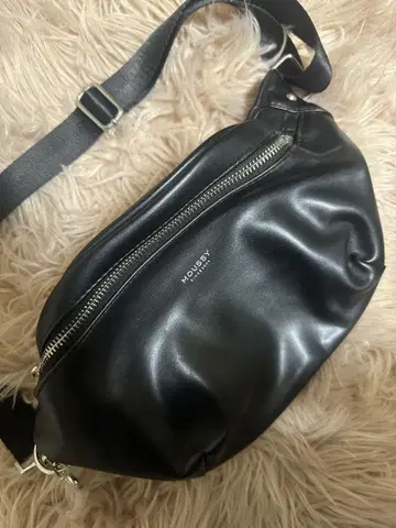 MOUSSY 바디백 블랙