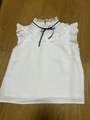 evelyn 레이스 배색 리본 포함 슬리브리스 블라우스 여성용 의류