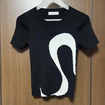 melt the lady m nuance logo tops