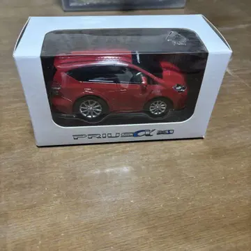 도요타 프리우스 알파 풀백 카 레드