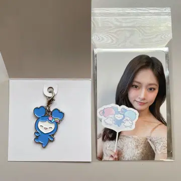 TWICE 산리오 콜라보 랜덤 키링 참 & 특전 트레이딩 카드 쯔위