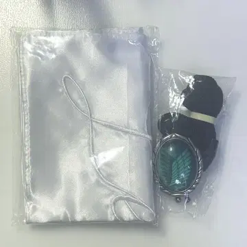 진격의 거인 23권 한정판 리바이의 스카프 새상품 & 엘빈의 루프 타이