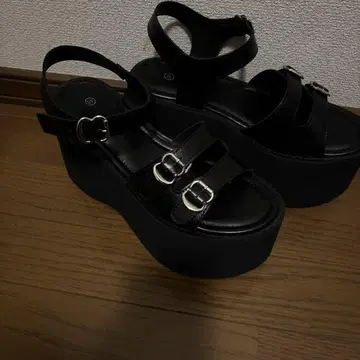 블랙 플랫폼 샌들 더블 버클