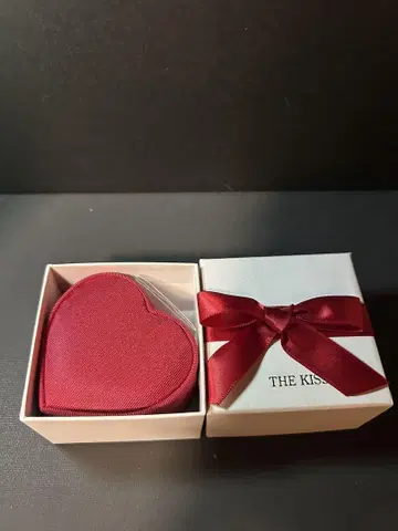 THE KISS 목걸이