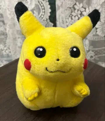 초대 피카츄 봉제 인형 TOMY