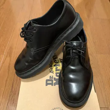 Dr. Martens 블랙