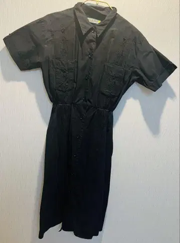 에메랄드 모텔 인도 면 자수 핀턱 셔츠 원피스 블랙