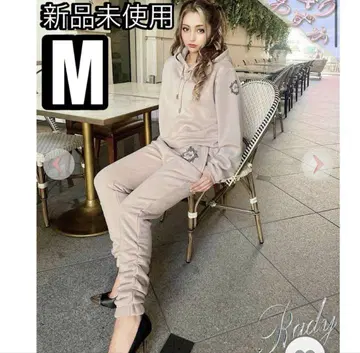 [미사용 새상품] Rady 프레임 셋업 베이지 M 완판 여리 슬림 레그핏