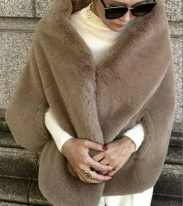 JENNE 리치 볼륨 퍼 케이프