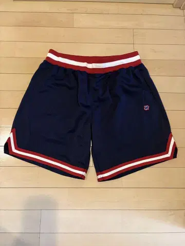 UNDEFEATED 하프 팬츠