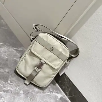 lulu 라이트 그레이 숄더백 나일론