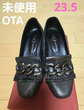 [새상품급] 슈 갤러리 OTA 금장 장식 그레이 라메 펌프스 23.5