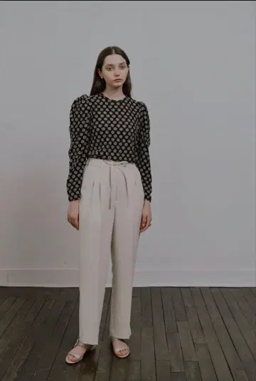 ohga 오오가 협의 가능 새상품 DROST PANTS 에그 색상