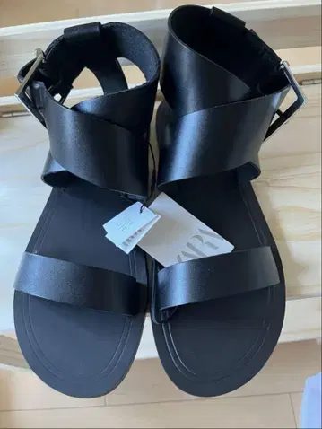 [미사용 새상품] ZARA 자라 리얼 가죽 플랫 샌들