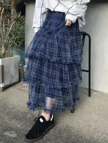 네이비 계열 체크 프릴 티어드 스커트