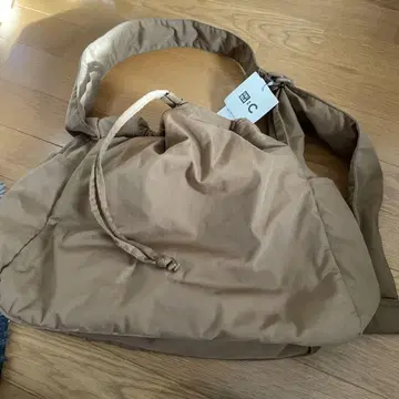 UNIQLO C 소프트 퍼피 숄더백 브라운