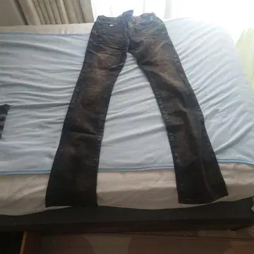 데미지 가공 스키니 데님