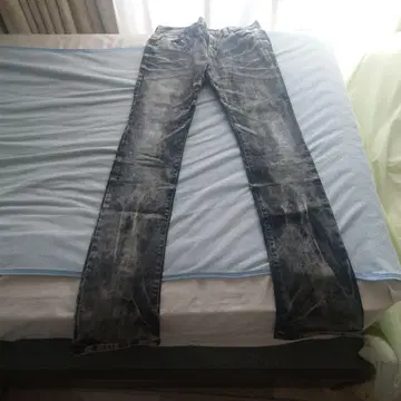 데미지 가공 앤티크 블랙 스키니 데님