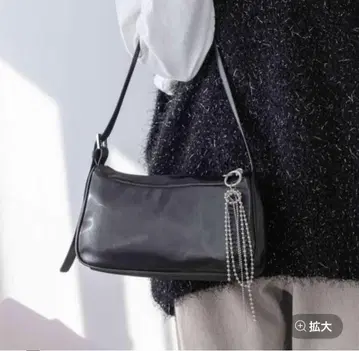 로리즈팜 참 포함 미니 토트백 블랙