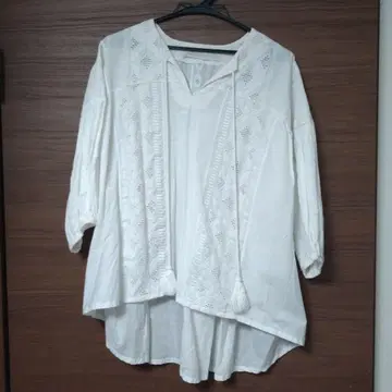 MidiUmi 자수 블라우스 화이트