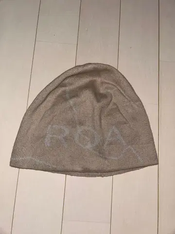 ROA 베이지 니트 모자