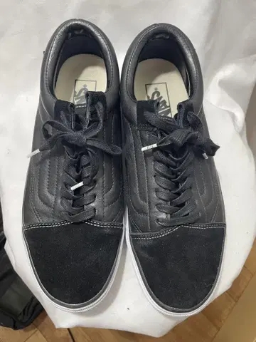 Vans x 엔. 블랙 스니커즈