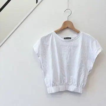 자라/반팔 티셔츠/티셔츠/캐주얼/패션/숏 기장/넉넉한