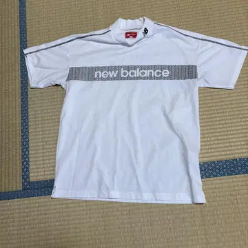 new balance 하이넥 티셔츠 화이트