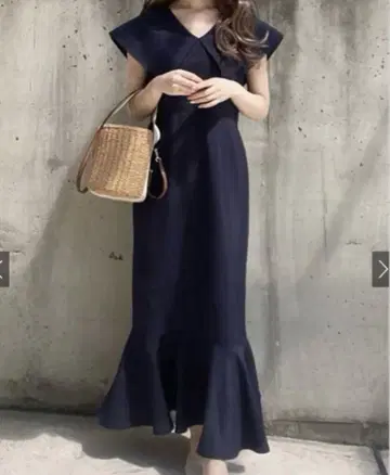 새상품급 완판 GRL 빅 카라 머메이드 원피스 네이비