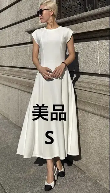 JENNE 프렌치 미 실루엣 드레이프감 원피스 S 화이트 정가 22000