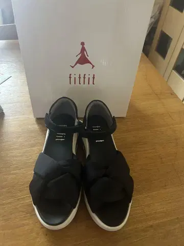 fitfit 쿠션 트위스트 샌들