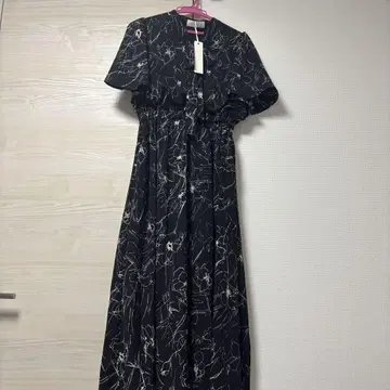 LAVANDA 라반다 플라워 보타이 원피스 블랙 우노 미사코