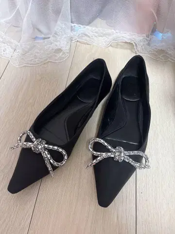 ZARA 비쥬 장식 리본 블랙 플랫슈즈 37