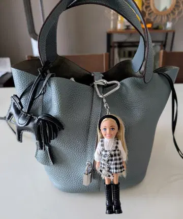 마텔사 첼시 바비