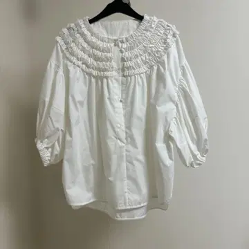 로지몬스터 미니 프릴 화이트 블라우스