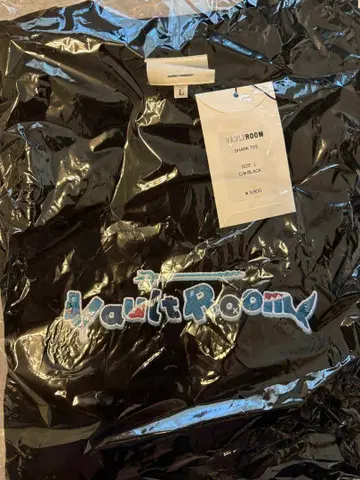 Vaultroom GAWR GURA SHARK TEE / BLACK