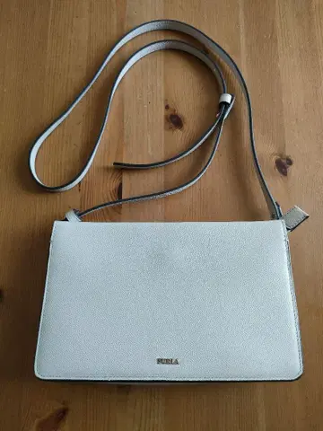 FURLA 화이트 숄더백
