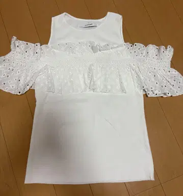 JILL STUART 프릴 슬리브리스 상의