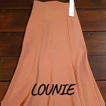 [새상품] LOUNIE 오렌지 플레어 스커트 정가의 반값 이하