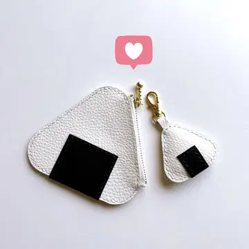 가죽 큰 오니기리와 작은 오니기리