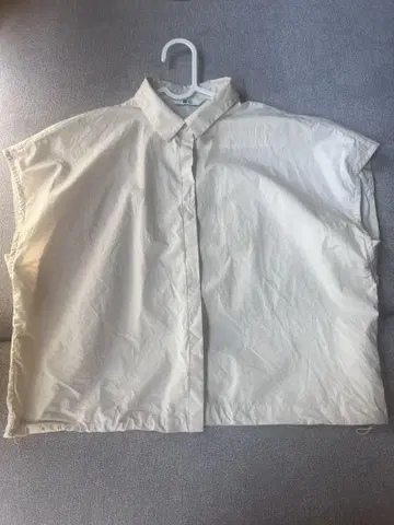 UNIQLO C 크롭 셔츠 슬리브리스