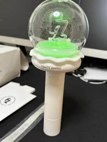 FRUITS ZIPPER OFFICIAL FAN LIGHT 응원봉