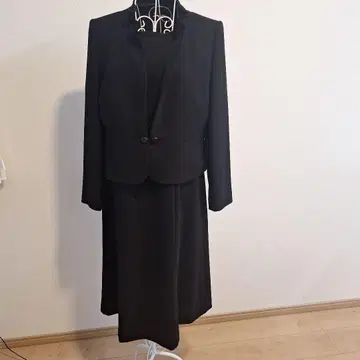 블랙 스커트 수트 프릴 장식 자켓
