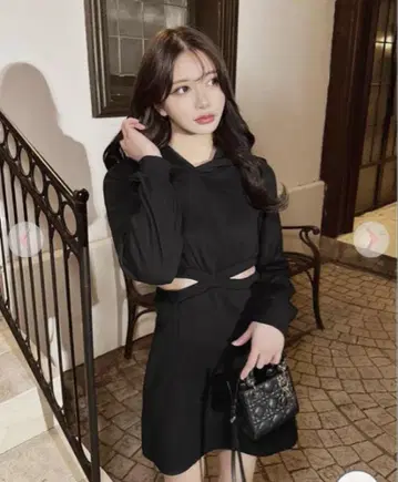 Rady 허리 컷 아웃 후디 원피스