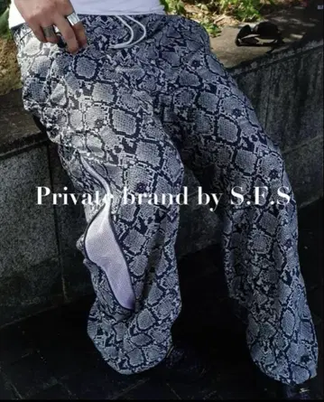 S.F.S의 프라이빗 브랜드 스네이크 프린트 프리