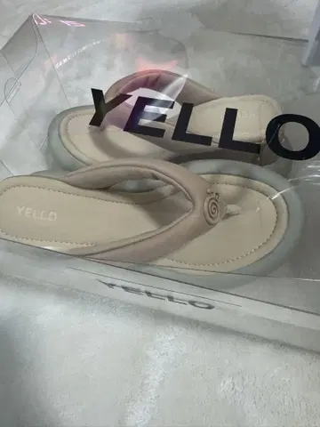 YELLO 베이지 비치 샌들