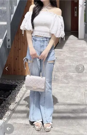 ingni 사이드 리본 컷 아웃 플레어 데님 팬츠