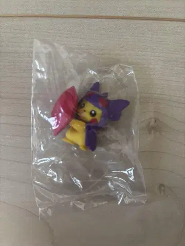 리*님 메가 판초를 입은 피카츄 피규어 : 메가야미라미