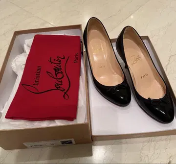 Christian Louboutin 블랙 펌프스